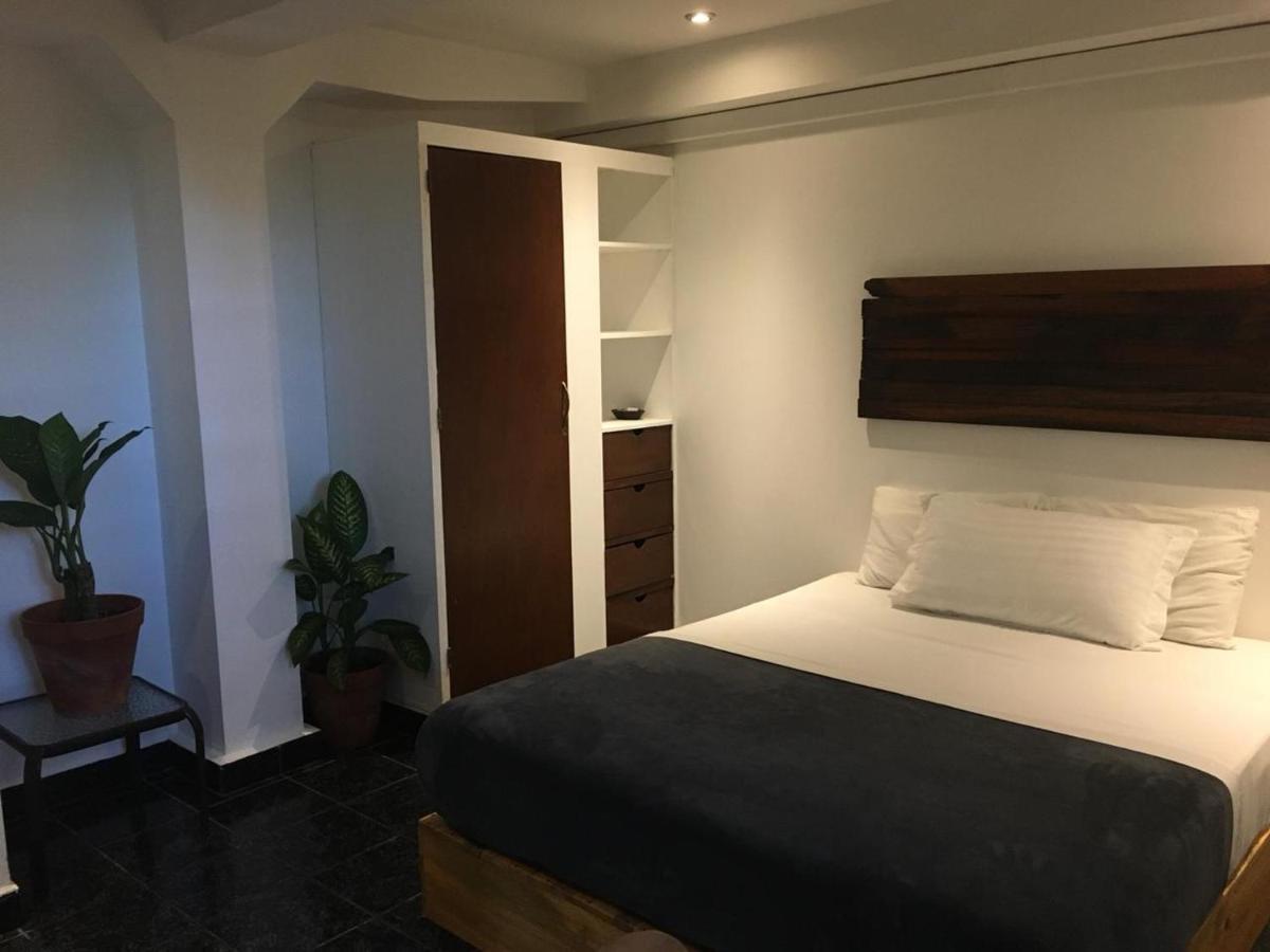 Cinco Hotel B&B ซานซัลวาดอร์ ภายนอก รูปภาพ